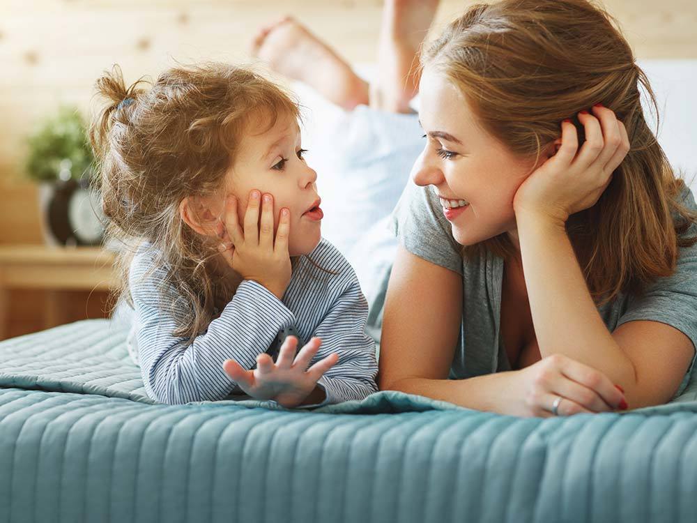Cách lắng nghe giúp cha mẹ tiến vào thế giới của con trẻ