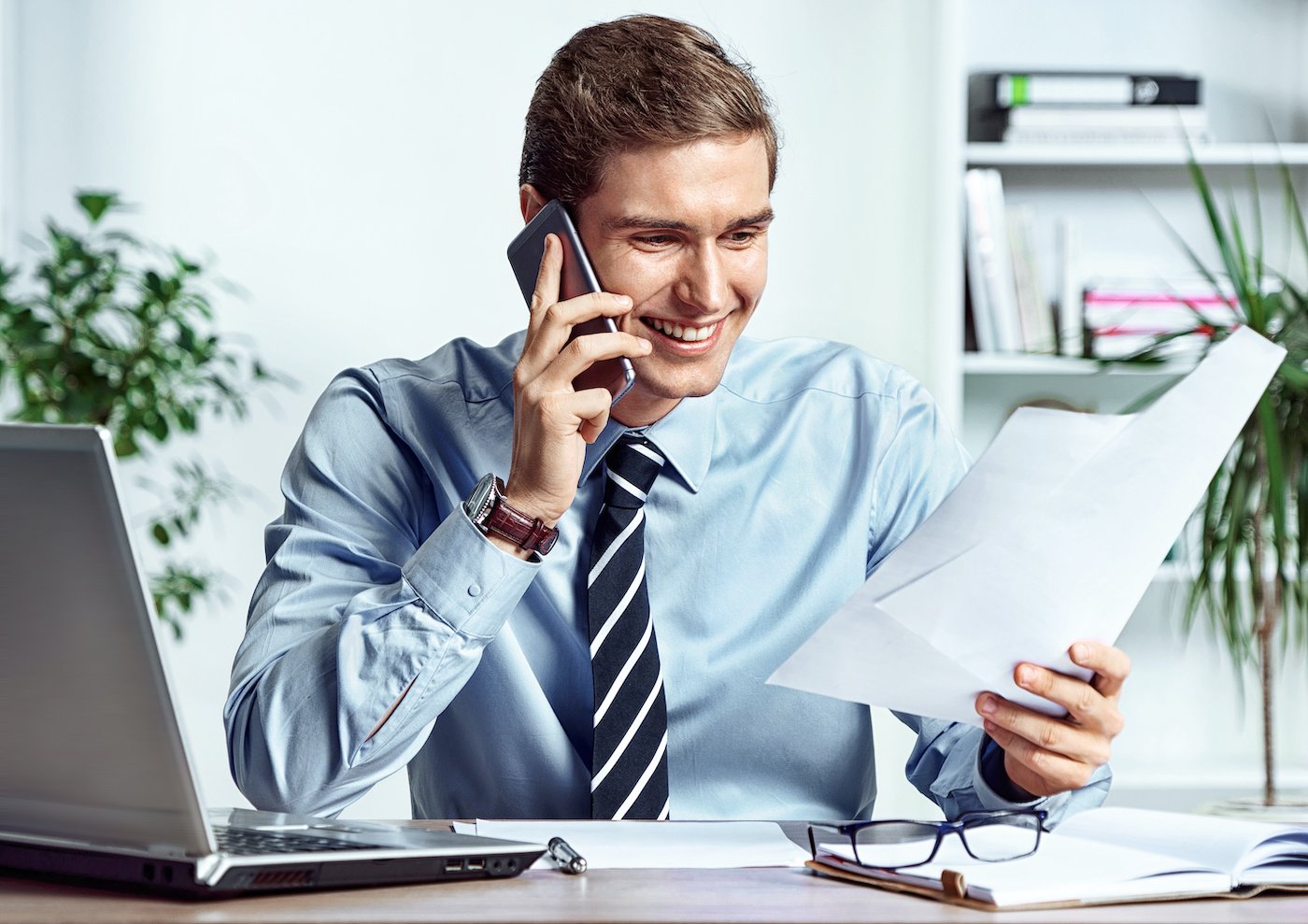 6 Ways to Leverage Sales Call Reporting to Close More Deals (+ Templates)