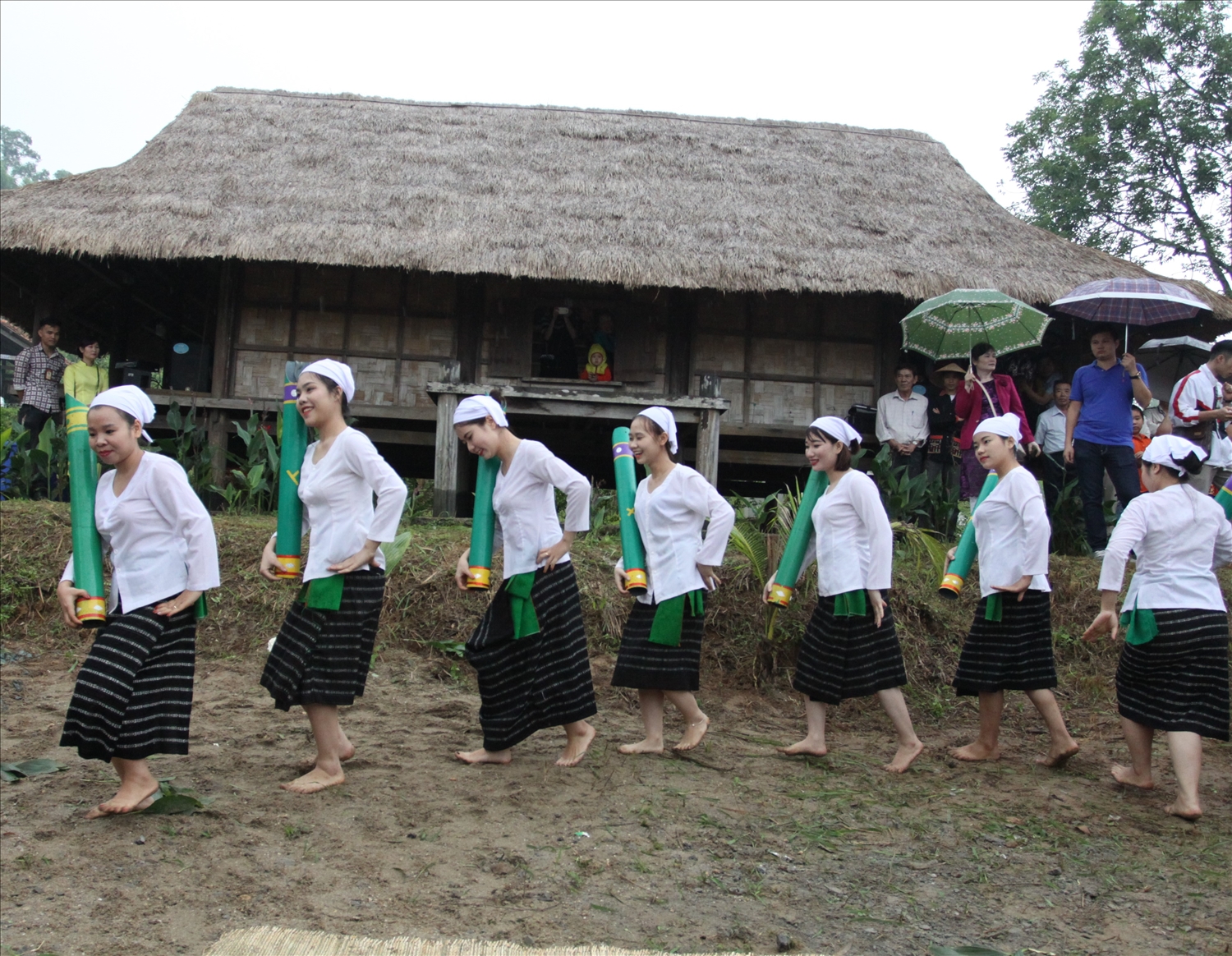 Trang phục truyền thống của dân tộc Thổ Nghệ An | Báo Dân tộc và Phát triển