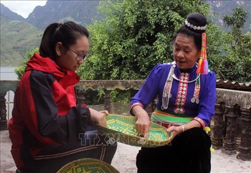 Giữ gìn bản sắc văn hóa của người Kháng ở Sơn La | 54 dân tộc Việt Nam | Báo ảnh Dân tộc và Miền núi