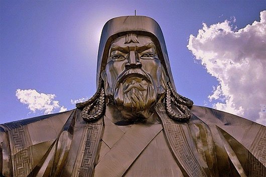 Thành Cát Tư Hãn chính là người hợp nhất các bộ lạc độc lập ở vùng Đông Bắc châu Á và sáng lập ra Đế quốc Mông Cổ năm 1206 