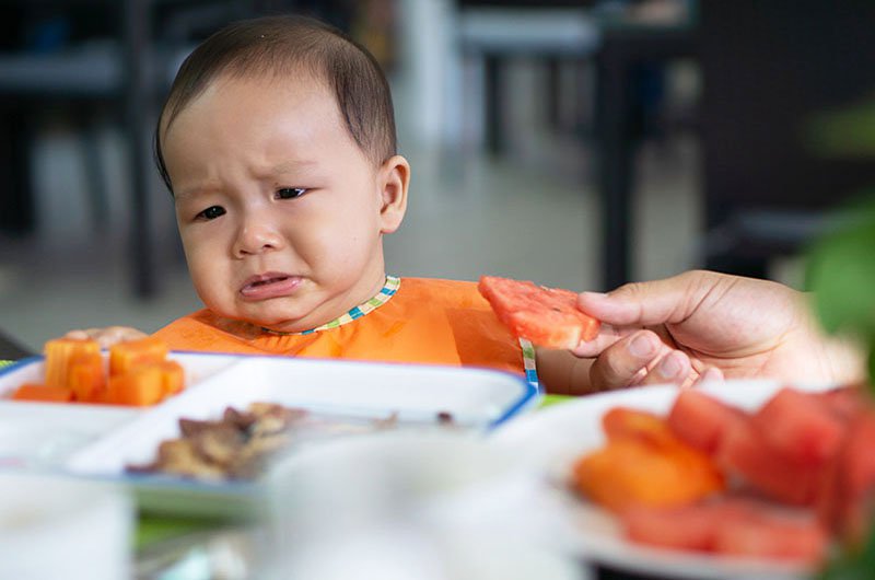Trẻ 13 tháng biếng ăn, phải làm sao? | Vinmec